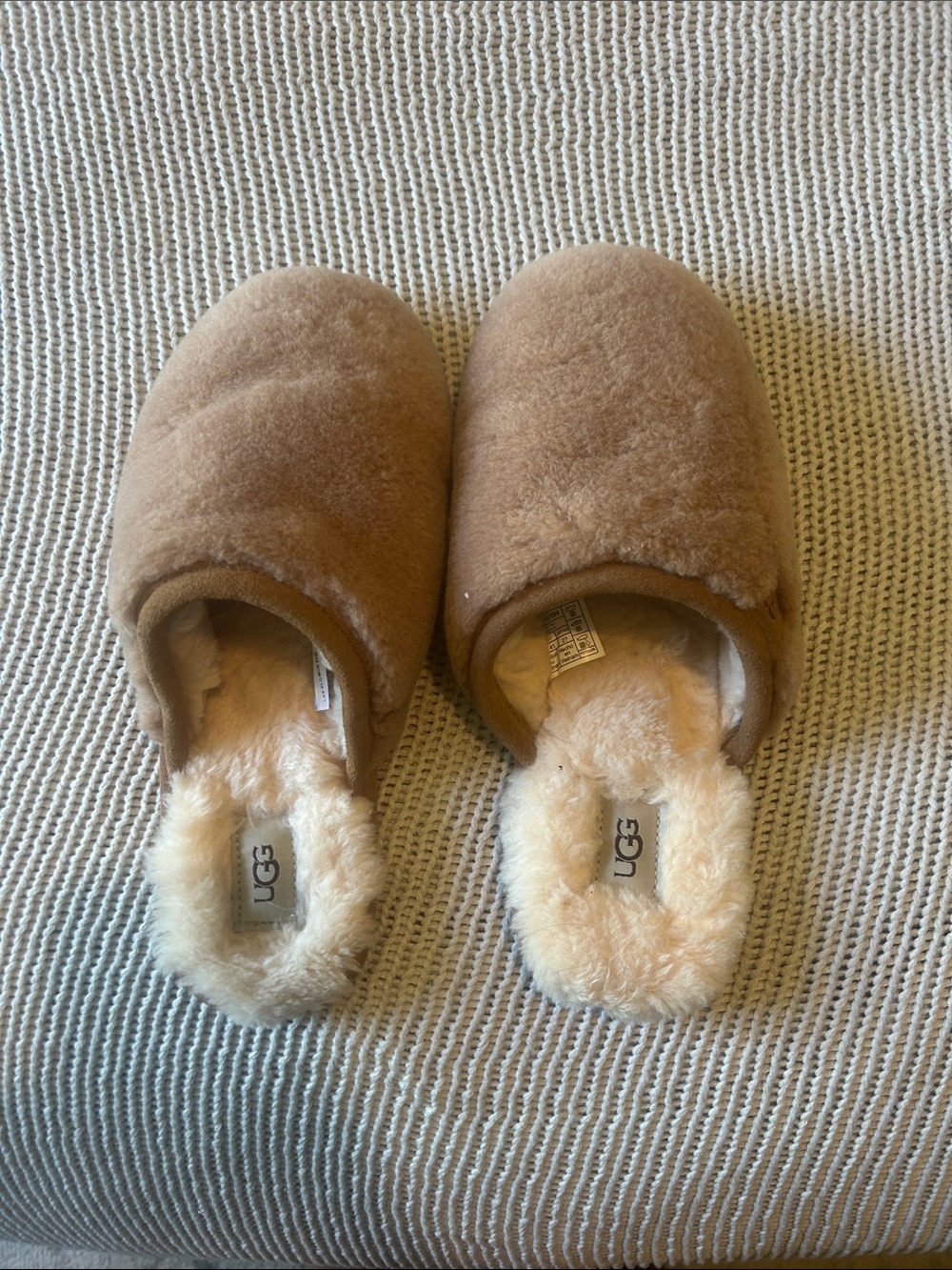 NWOT UGG Women’s Chestnut Tan Sheepskin Clog Slippers - Size 10